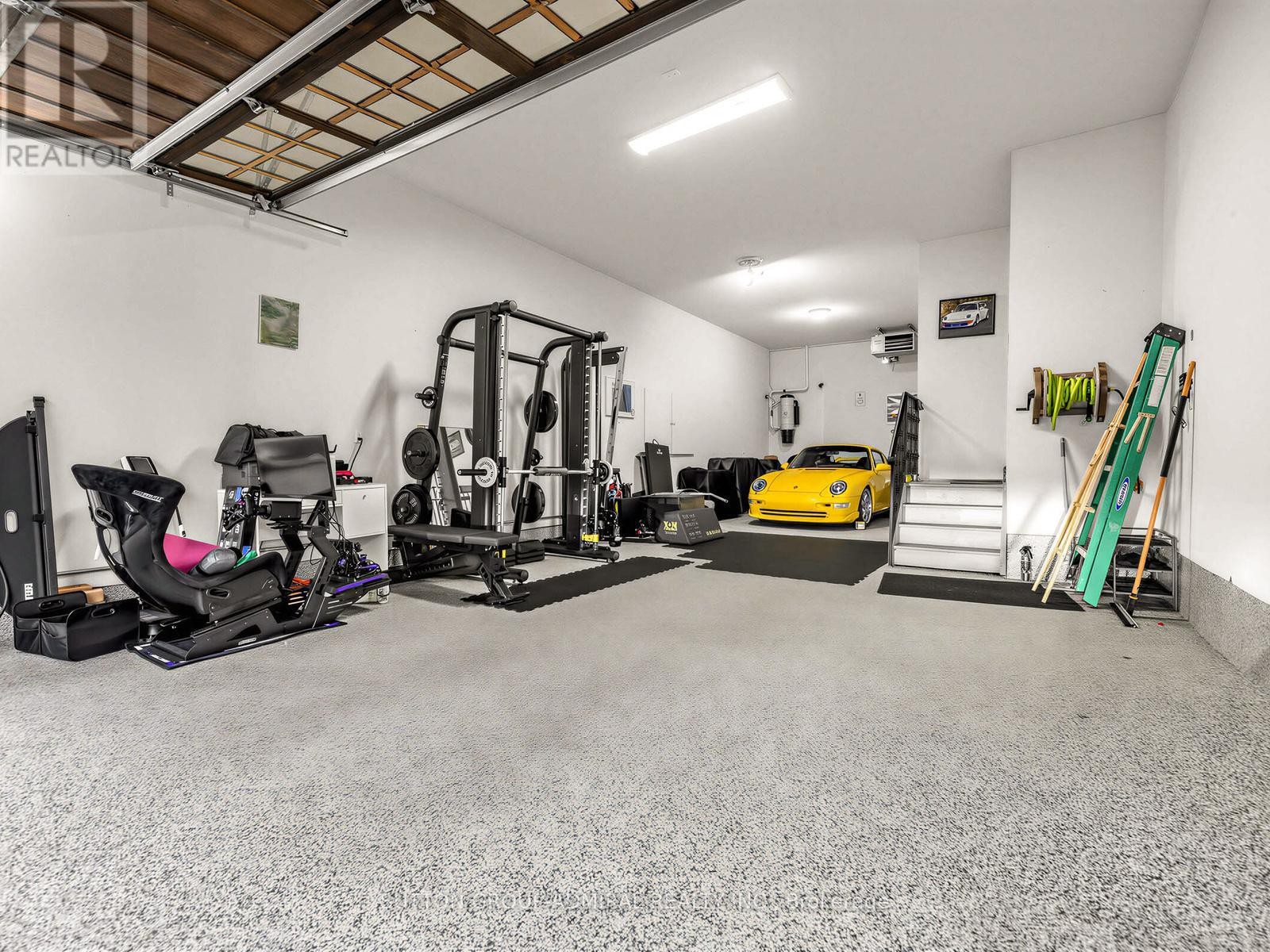 












5 LLOYDMINSTER CRESCENT

,
Toronto (Willowdale East),




Ontario
M2M2R9

