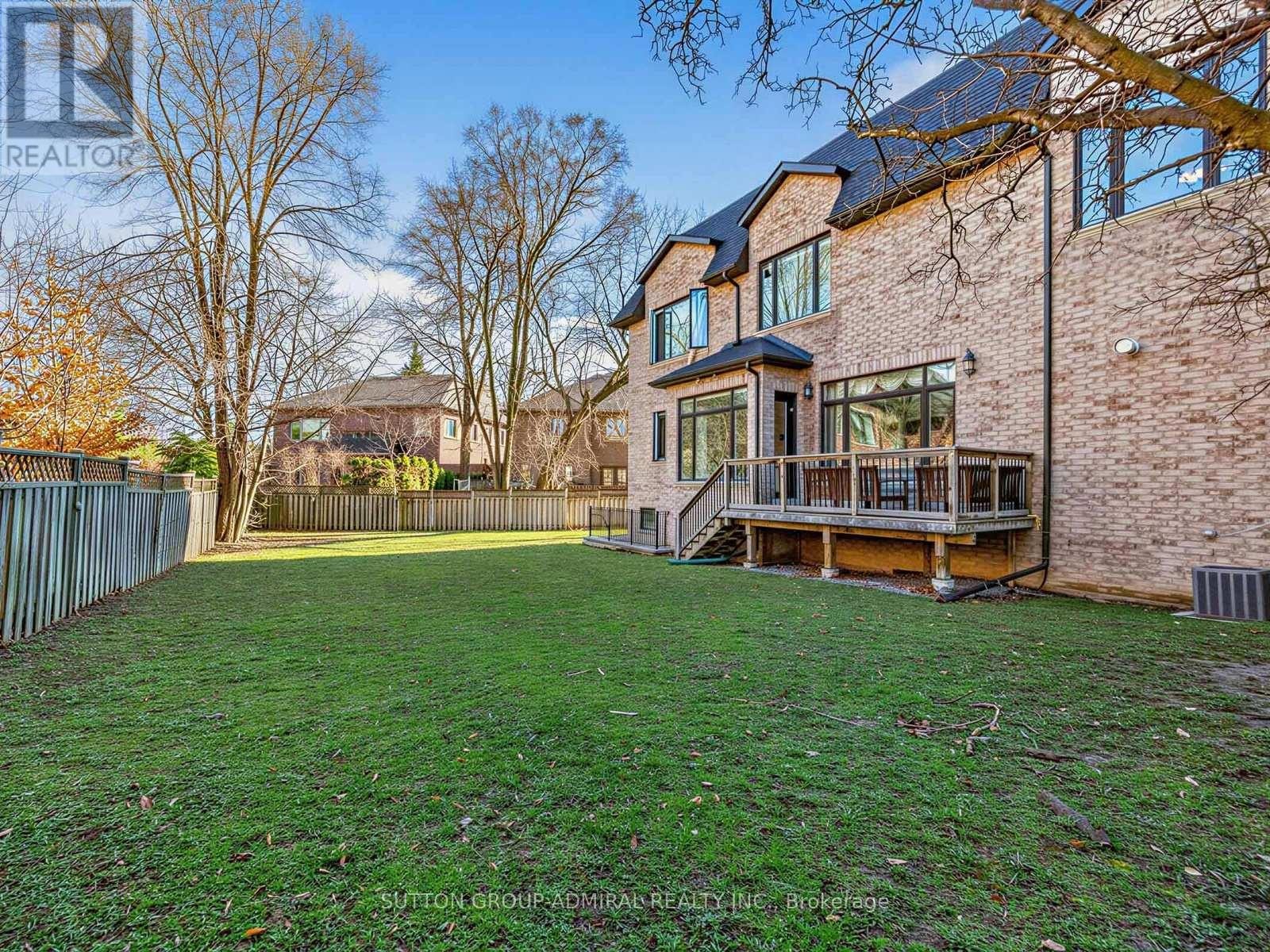 












5 LLOYDMINSTER CRESCENT

,
Toronto (Willowdale East),




Ontario
M2M2R9

