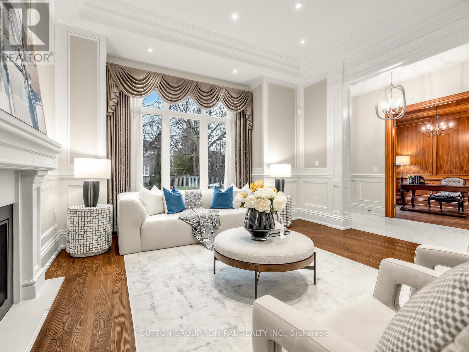 












5 LLOYDMINSTER CRESCENT

,
Toronto (Willowdale East),




Ontario
M2M2R9

