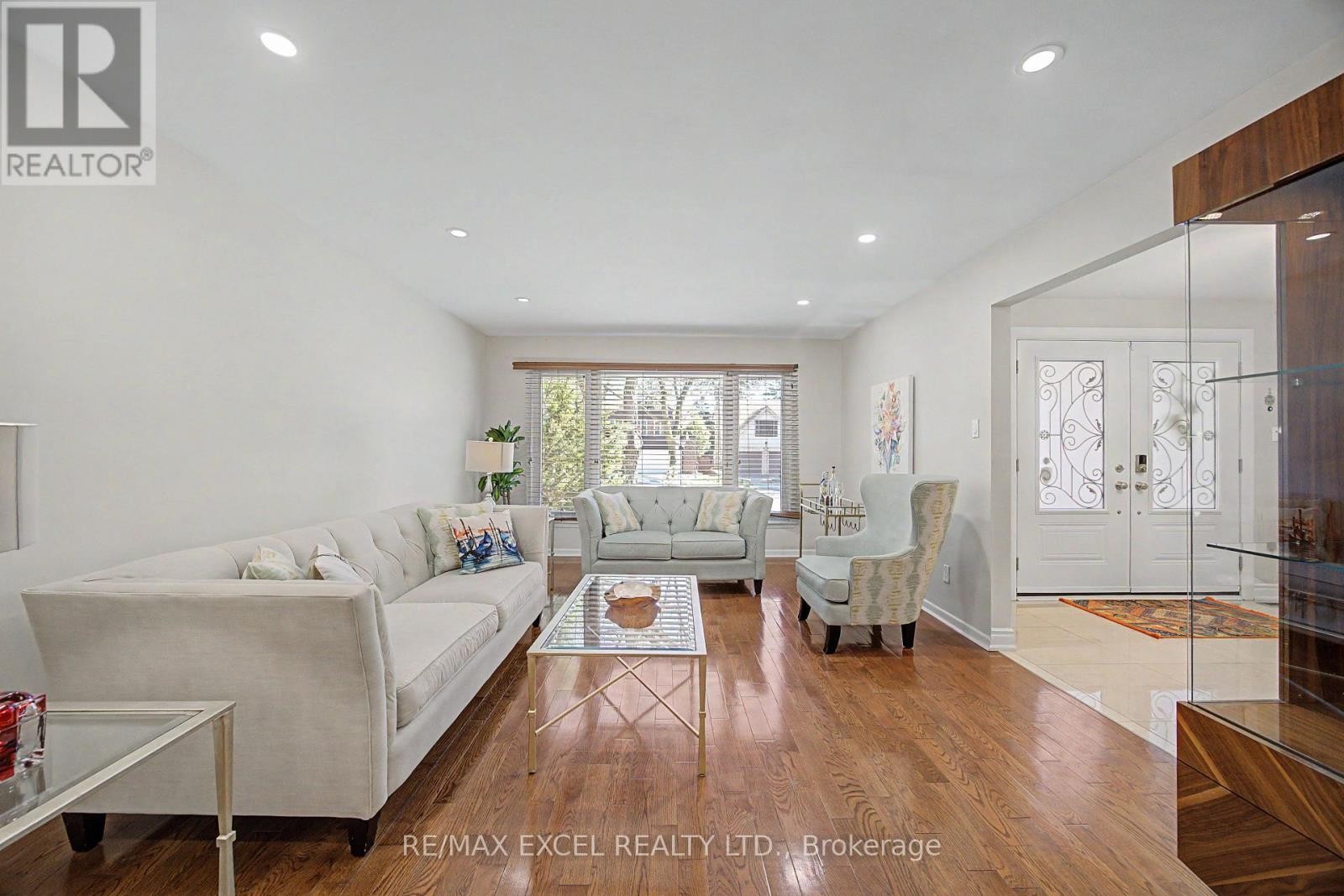 












46 ROBINTER DRIVE

,
Toronto (Newtonbrook East),




Ontario
M2M3R2

