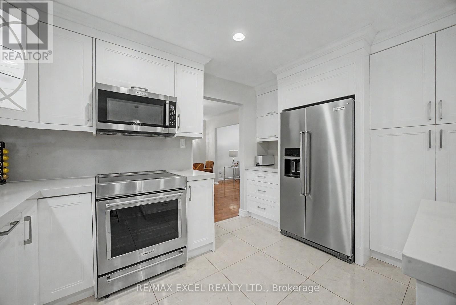 












46 ROBINTER DRIVE

,
Toronto (Newtonbrook East),




Ontario
M2M3R2

