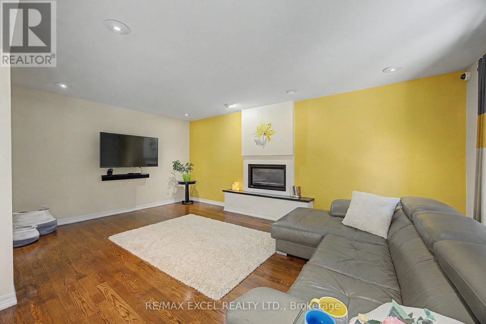 












46 ROBINTER DRIVE

,
Toronto (Newtonbrook East),




Ontario
M2M3R2

