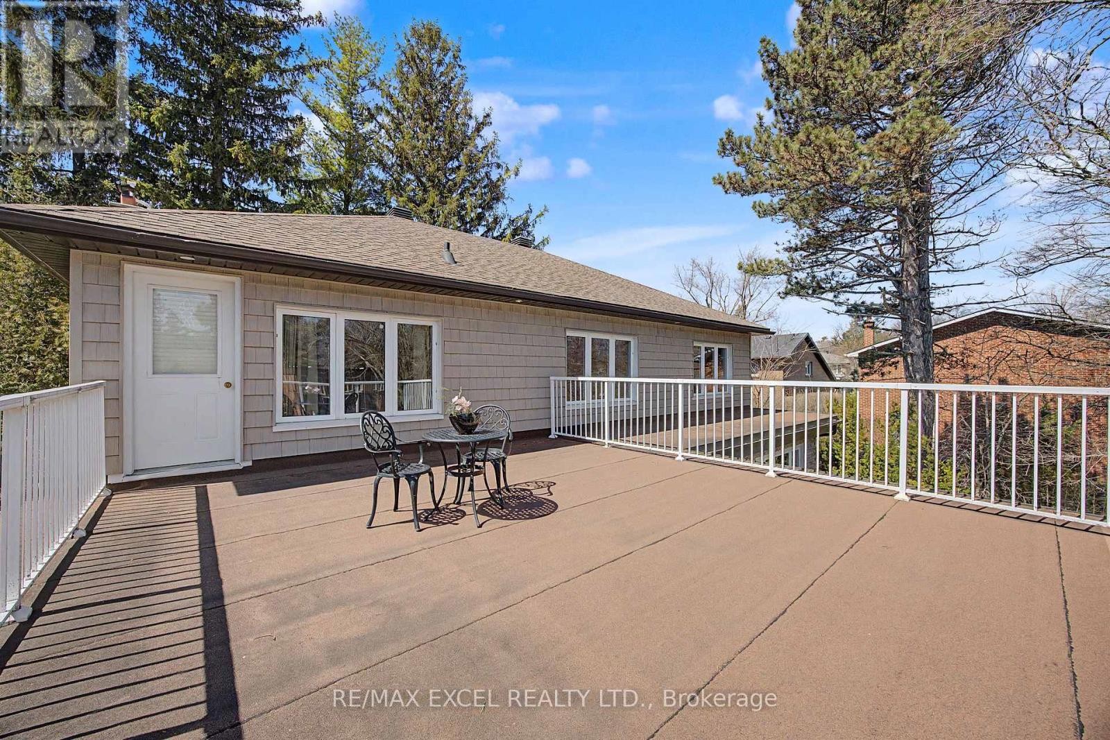 












46 ROBINTER DRIVE

,
Toronto (Newtonbrook East),




Ontario
M2M3R2

