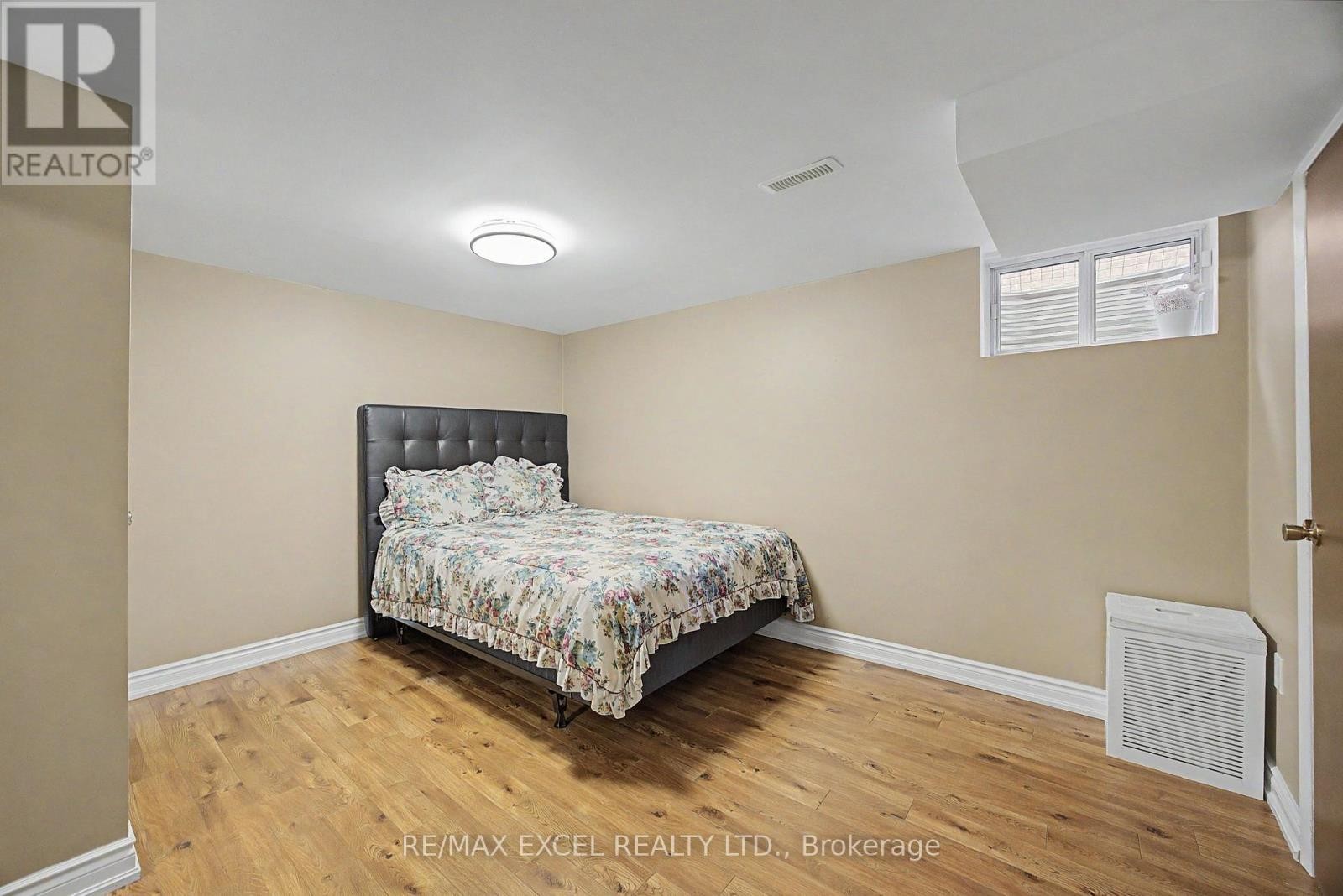 












46 ROBINTER DRIVE

,
Toronto (Newtonbrook East),




Ontario
M2M3R2

