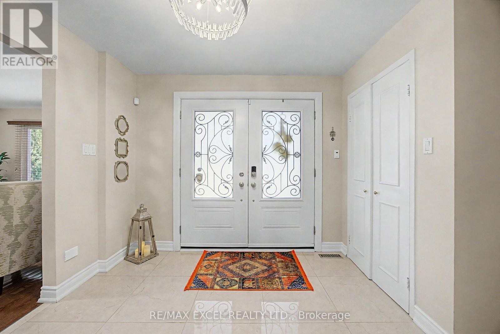 












46 ROBINTER DRIVE

,
Toronto (Newtonbrook East),




Ontario
M2M3R2

