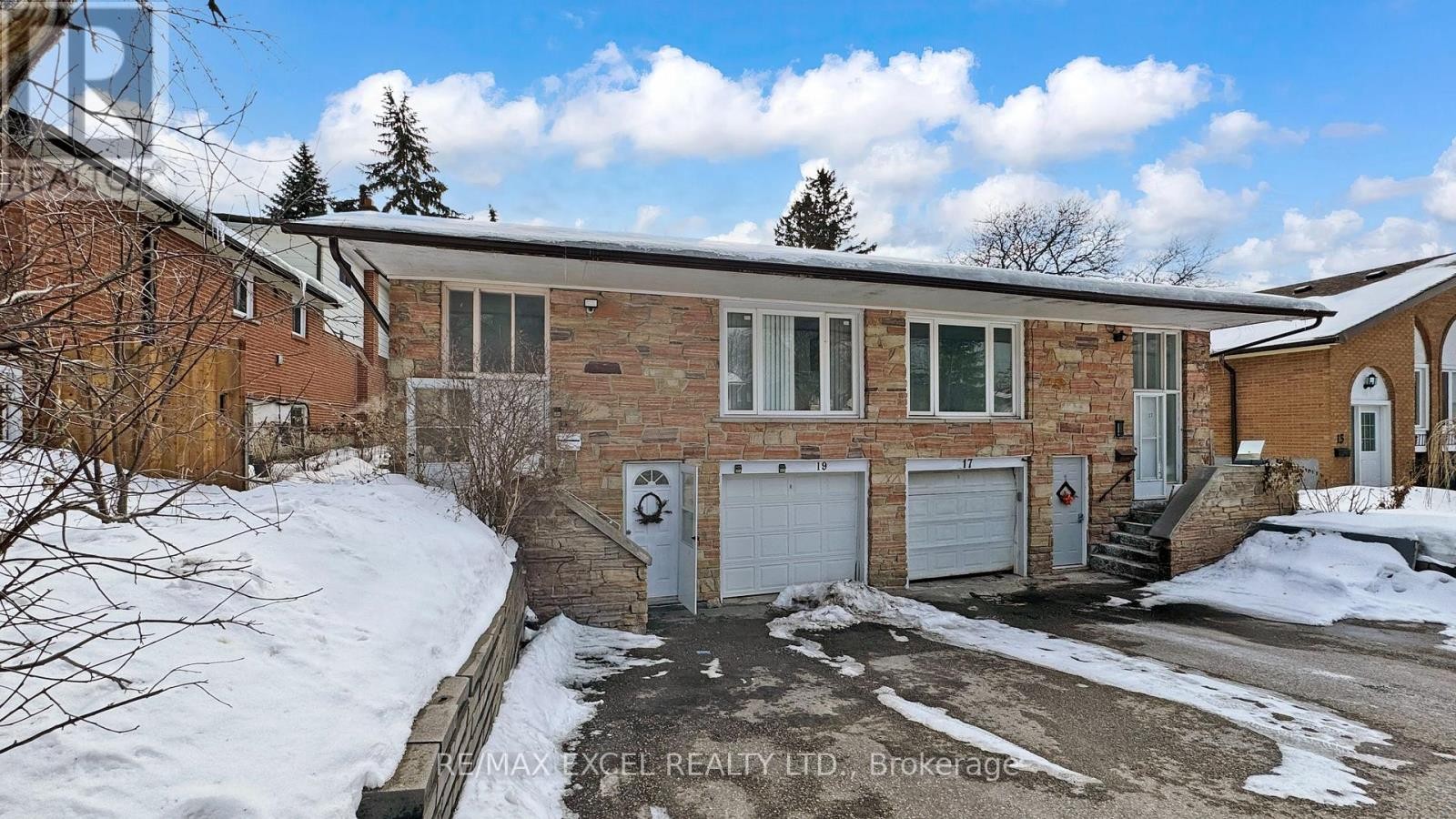 












19 CLANCY DRIVE

,
Toronto (Don Valley Village),




Ontario
M2J2V7

