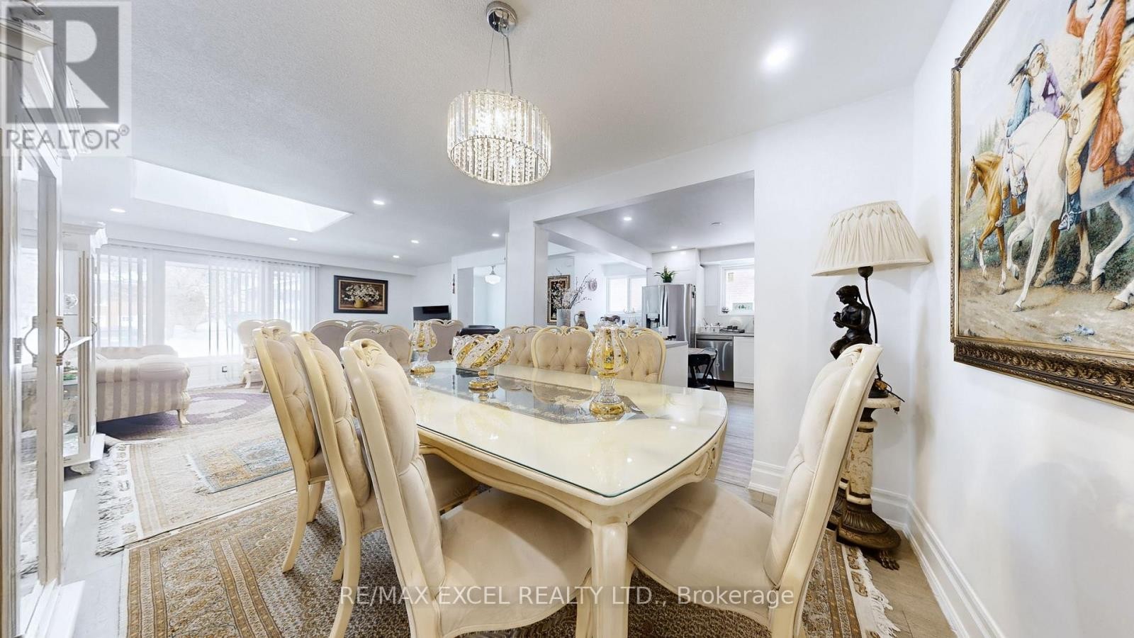 












19 CLANCY DRIVE

,
Toronto (Don Valley Village),




Ontario
M2J2V7

