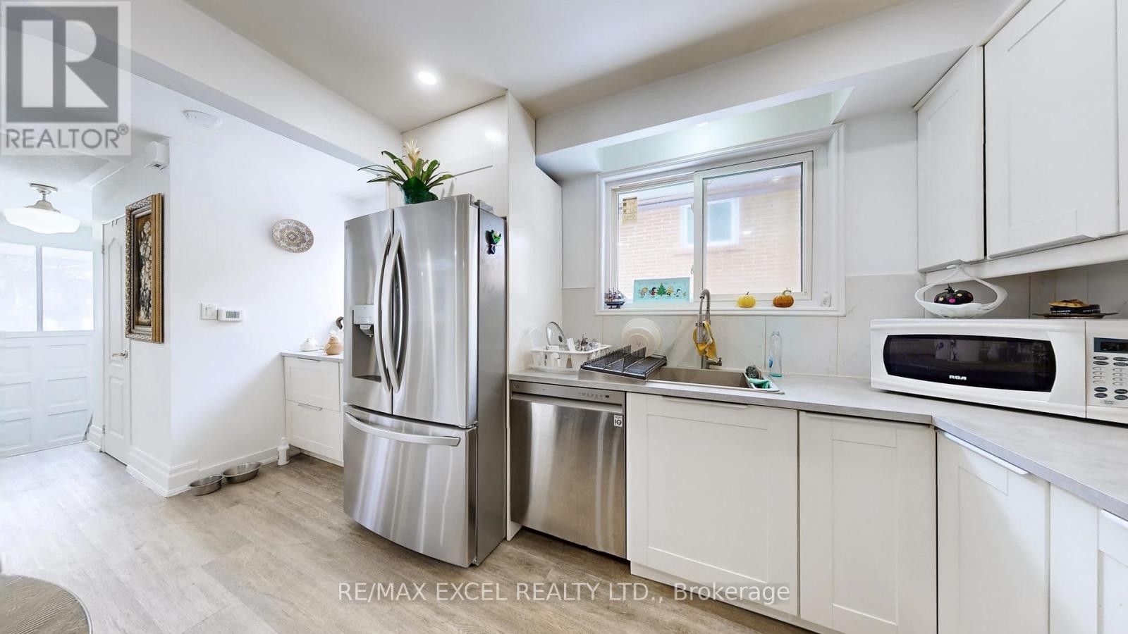 












19 CLANCY DRIVE

,
Toronto (Don Valley Village),




Ontario
M2J2V7

