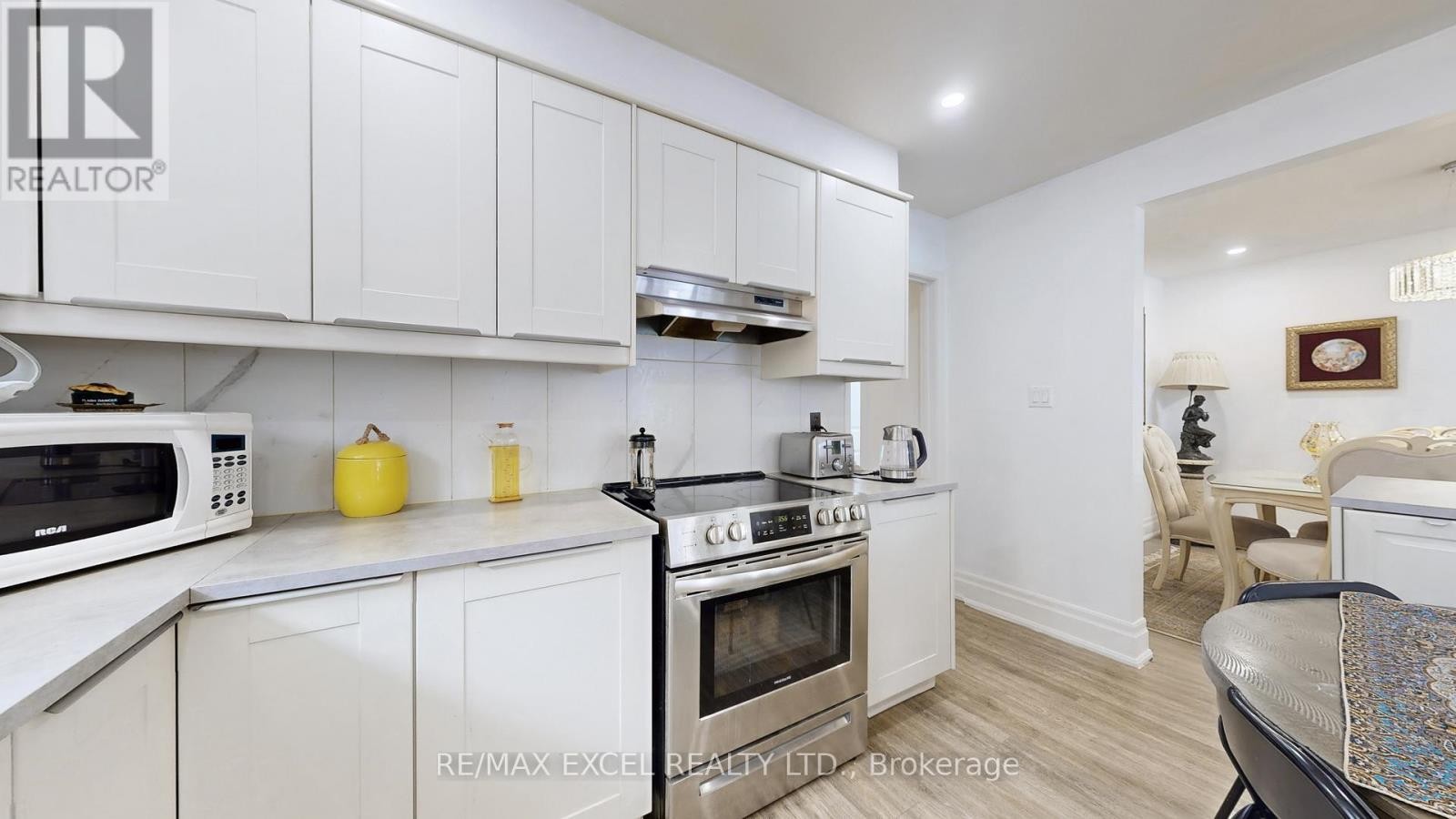 












19 CLANCY DRIVE

,
Toronto (Don Valley Village),




Ontario
M2J2V7

