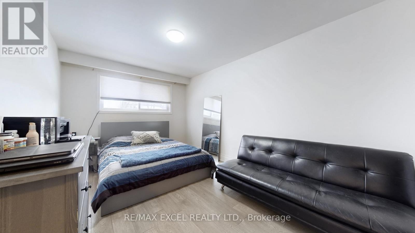 












19 CLANCY DRIVE

,
Toronto (Don Valley Village),




Ontario
M2J2V7

