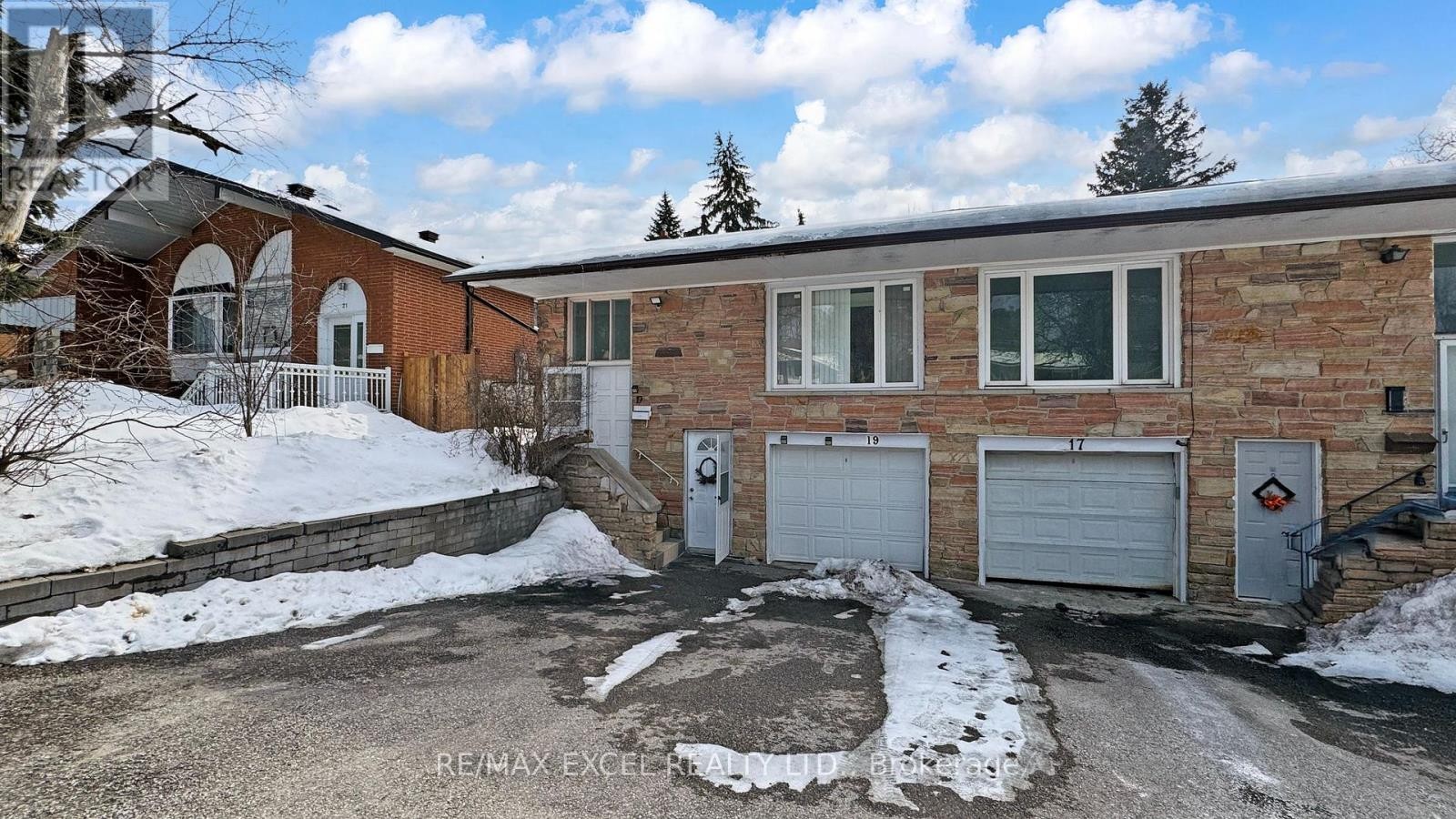 












19 CLANCY DRIVE

,
Toronto (Don Valley Village),




Ontario
M2J2V7

