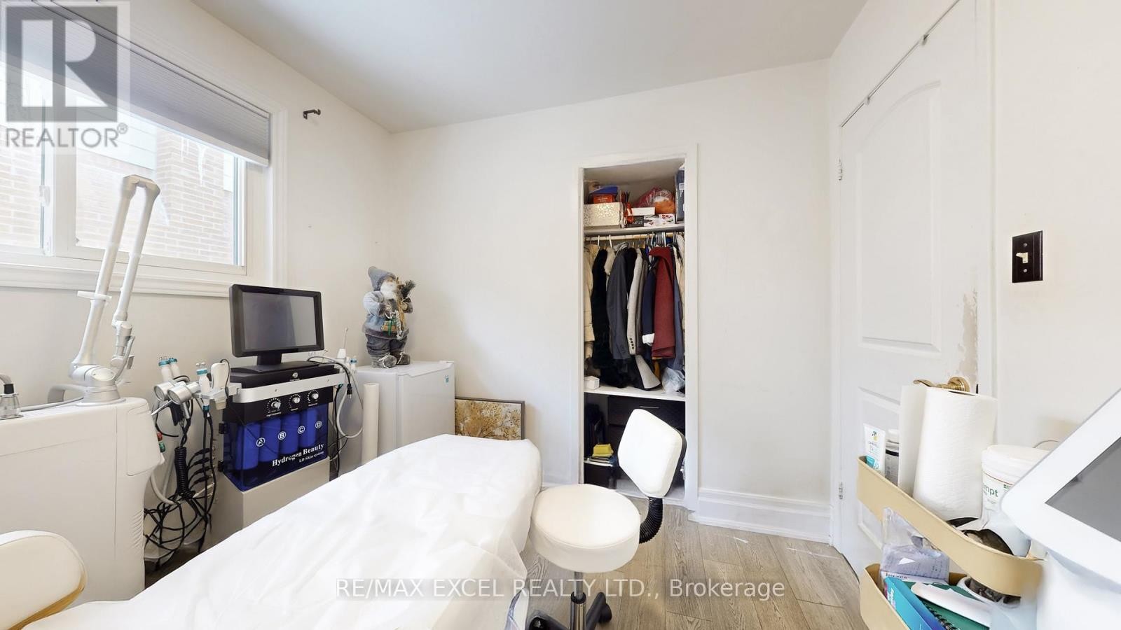 












19 CLANCY DRIVE

,
Toronto (Don Valley Village),




Ontario
M2J2V7

