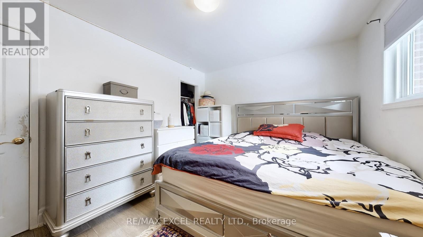 












19 CLANCY DRIVE

,
Toronto (Don Valley Village),




Ontario
M2J2V7

