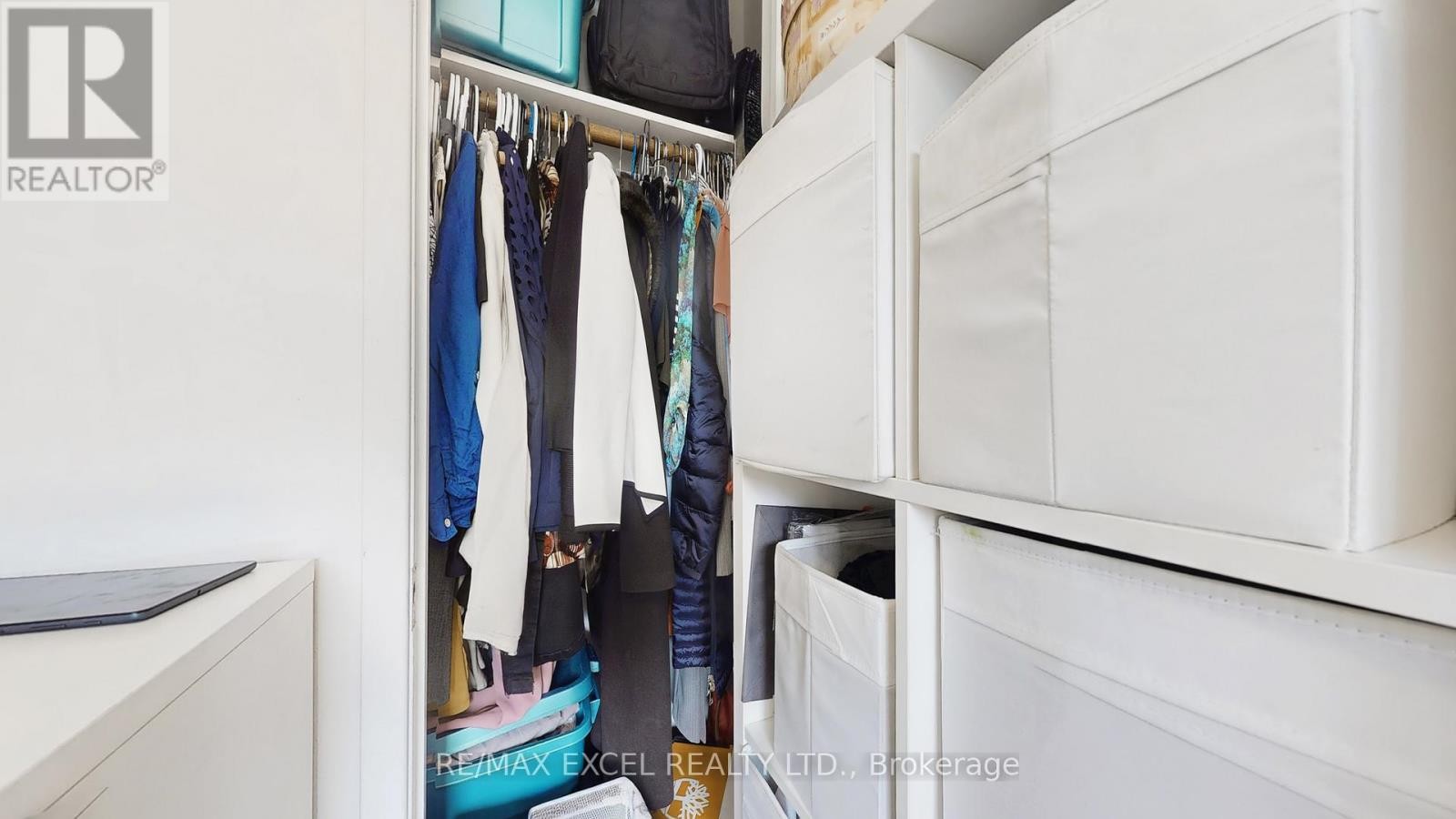 












19 CLANCY DRIVE

,
Toronto (Don Valley Village),




Ontario
M2J2V7

