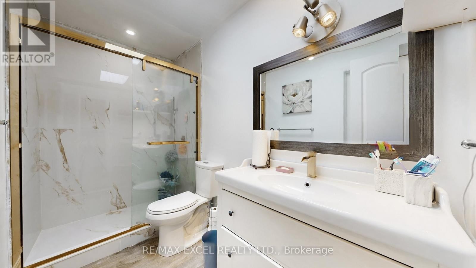 












19 CLANCY DRIVE

,
Toronto (Don Valley Village),




Ontario
M2J2V7

