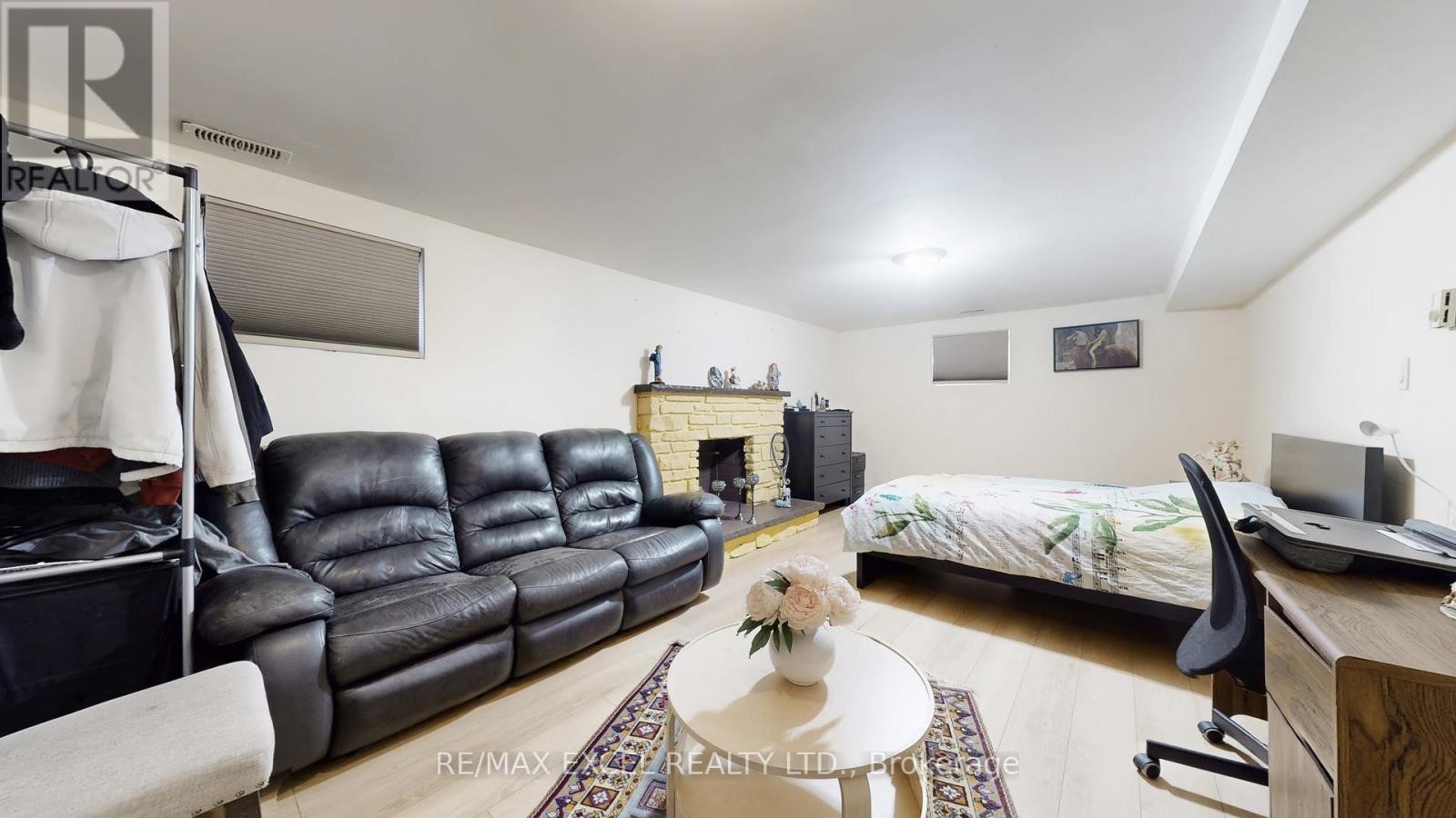 












19 CLANCY DRIVE

,
Toronto (Don Valley Village),




Ontario
M2J2V7

