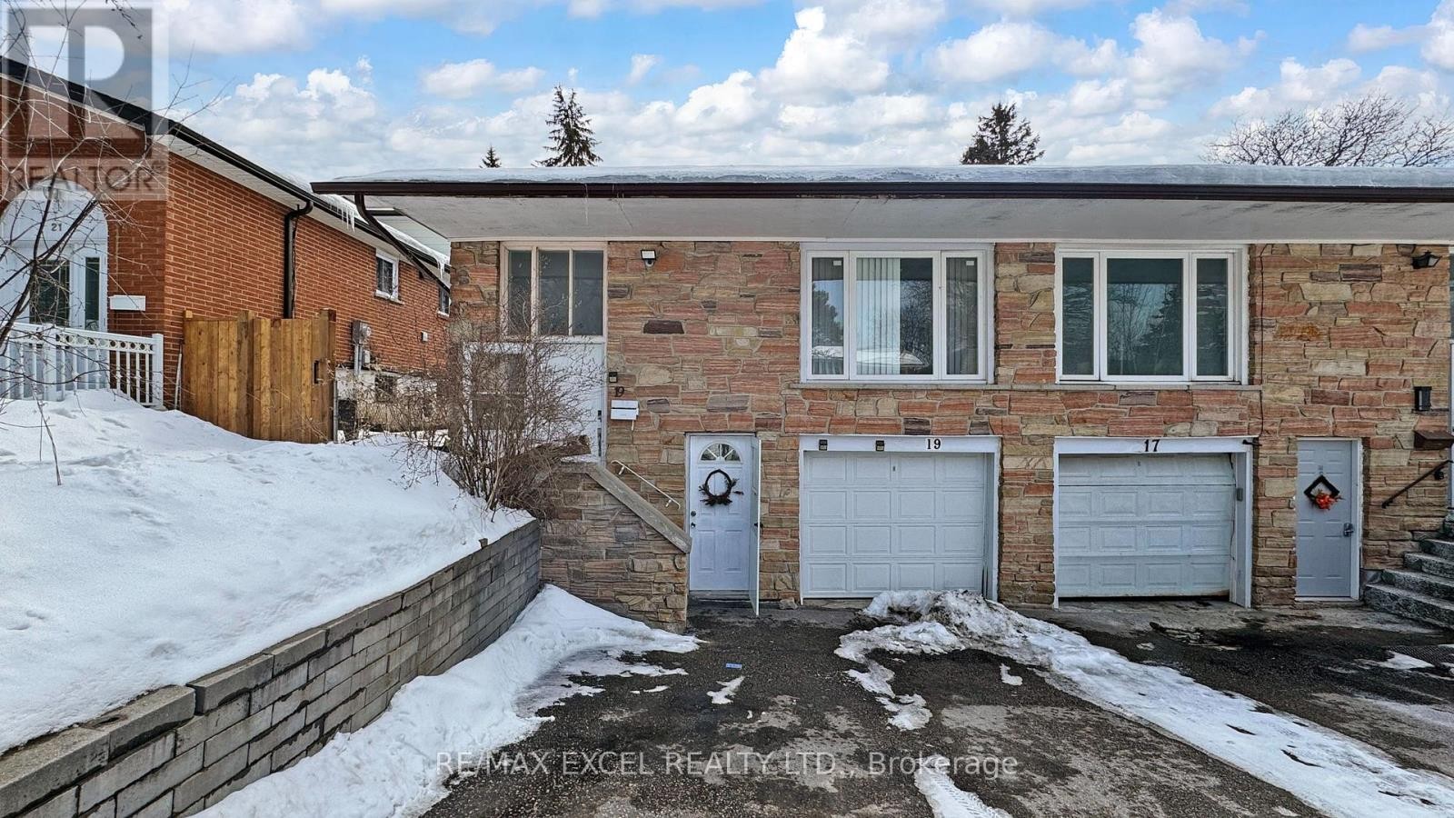 












19 CLANCY DRIVE

,
Toronto (Don Valley Village),




Ontario
M2J2V7

