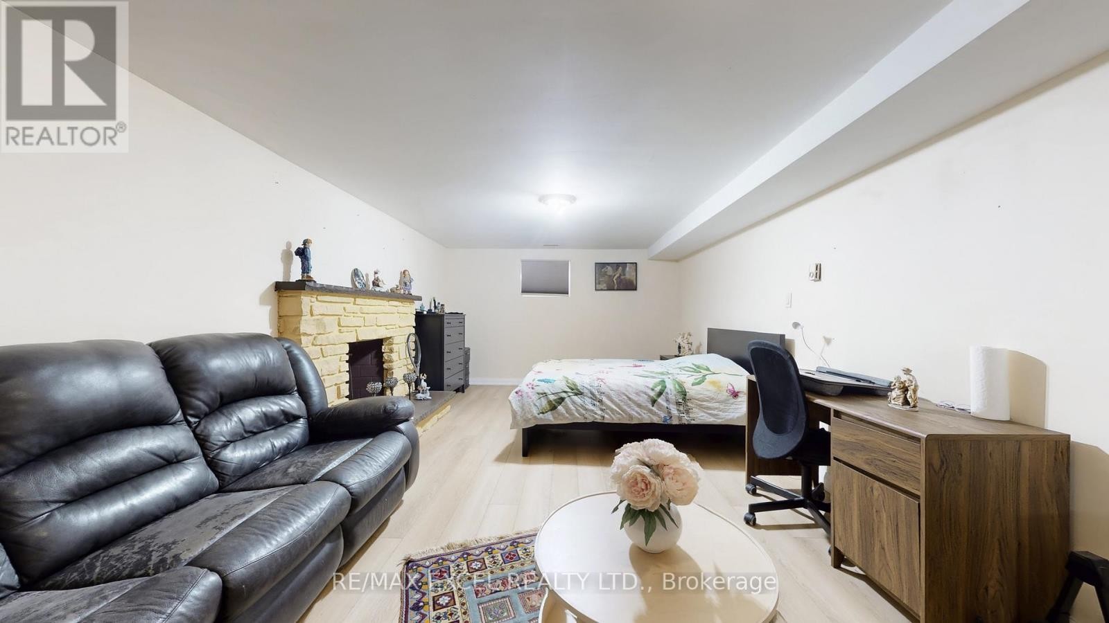 












19 CLANCY DRIVE

,
Toronto (Don Valley Village),




Ontario
M2J2V7

