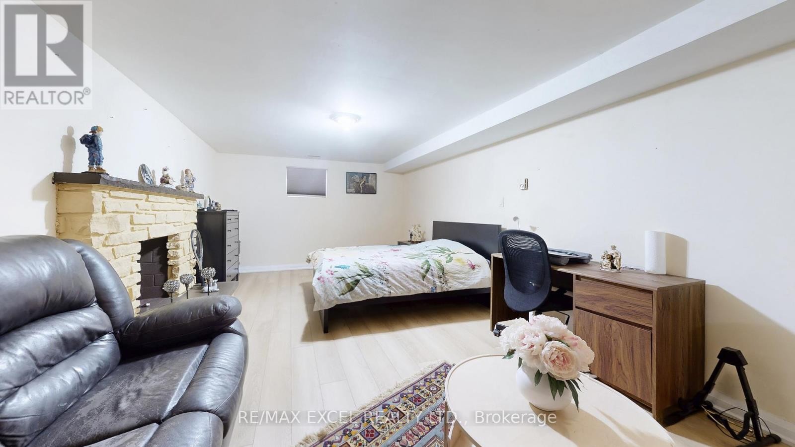 












19 CLANCY DRIVE

,
Toronto (Don Valley Village),




Ontario
M2J2V7

