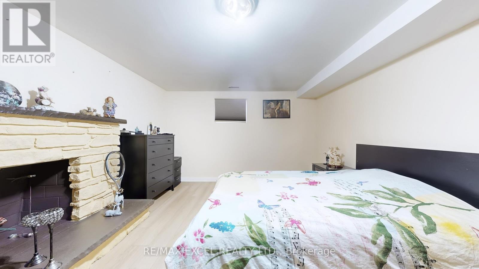 












19 CLANCY DRIVE

,
Toronto (Don Valley Village),




Ontario
M2J2V7

