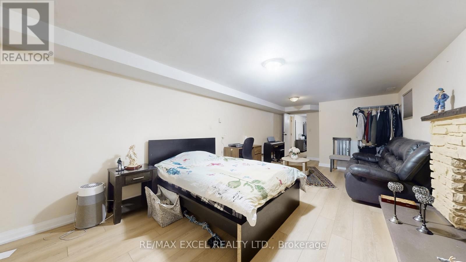 












19 CLANCY DRIVE

,
Toronto (Don Valley Village),




Ontario
M2J2V7

