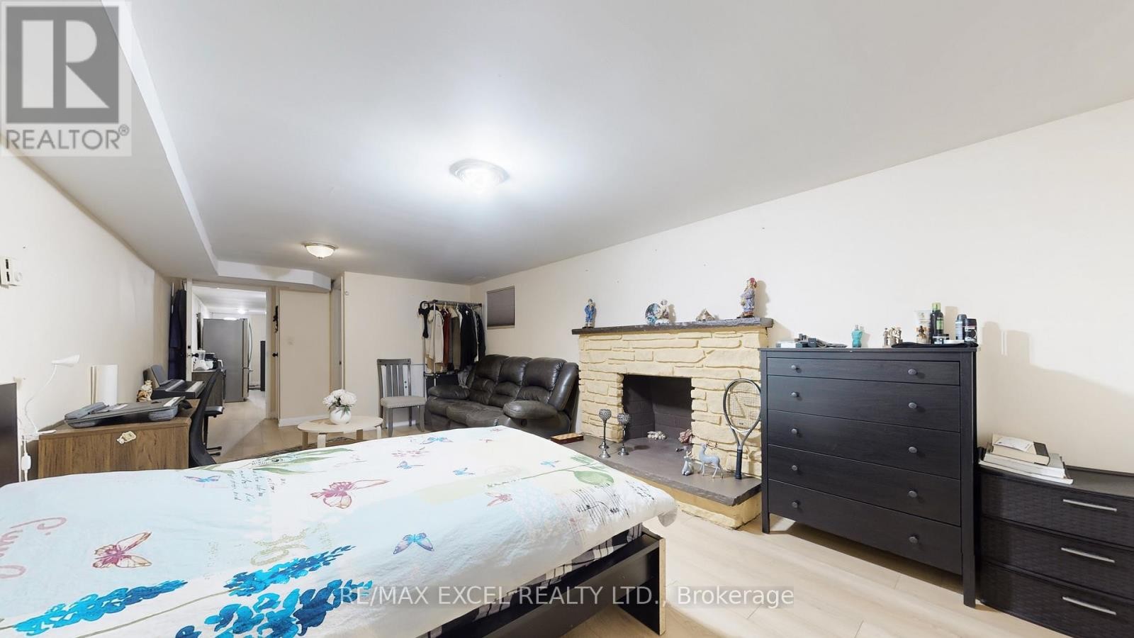 












19 CLANCY DRIVE

,
Toronto (Don Valley Village),




Ontario
M2J2V7


