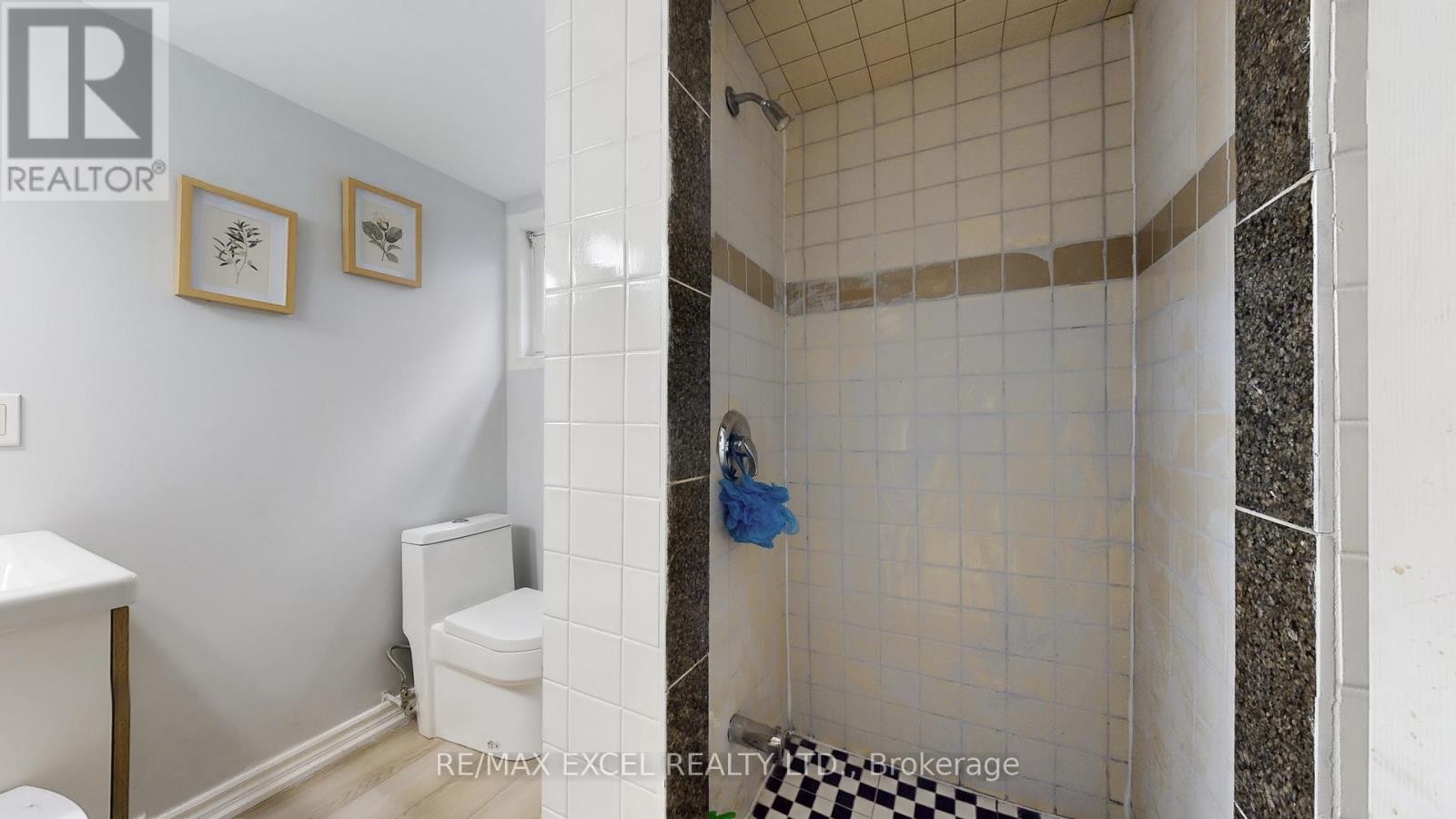 












19 CLANCY DRIVE

,
Toronto (Don Valley Village),




Ontario
M2J2V7

