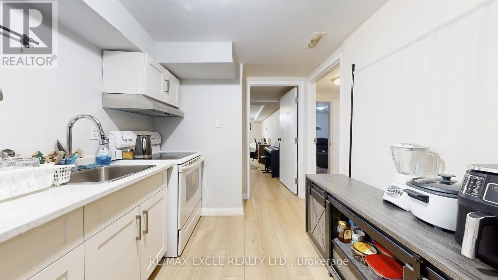 












19 CLANCY DRIVE

,
Toronto (Don Valley Village),




Ontario
M2J2V7

