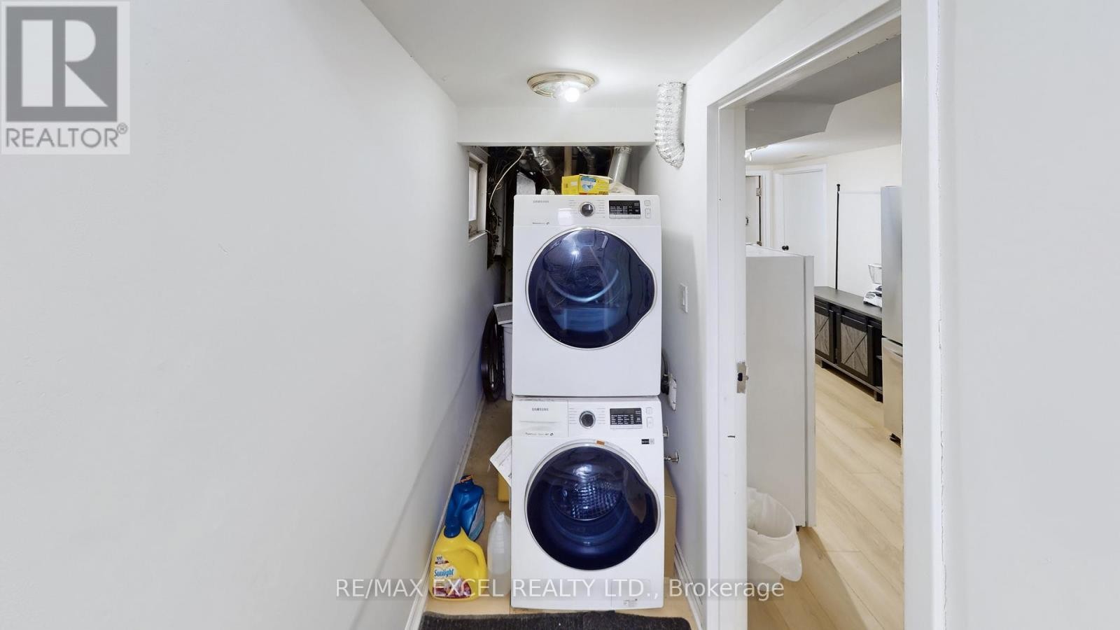 












19 CLANCY DRIVE

,
Toronto (Don Valley Village),




Ontario
M2J2V7

