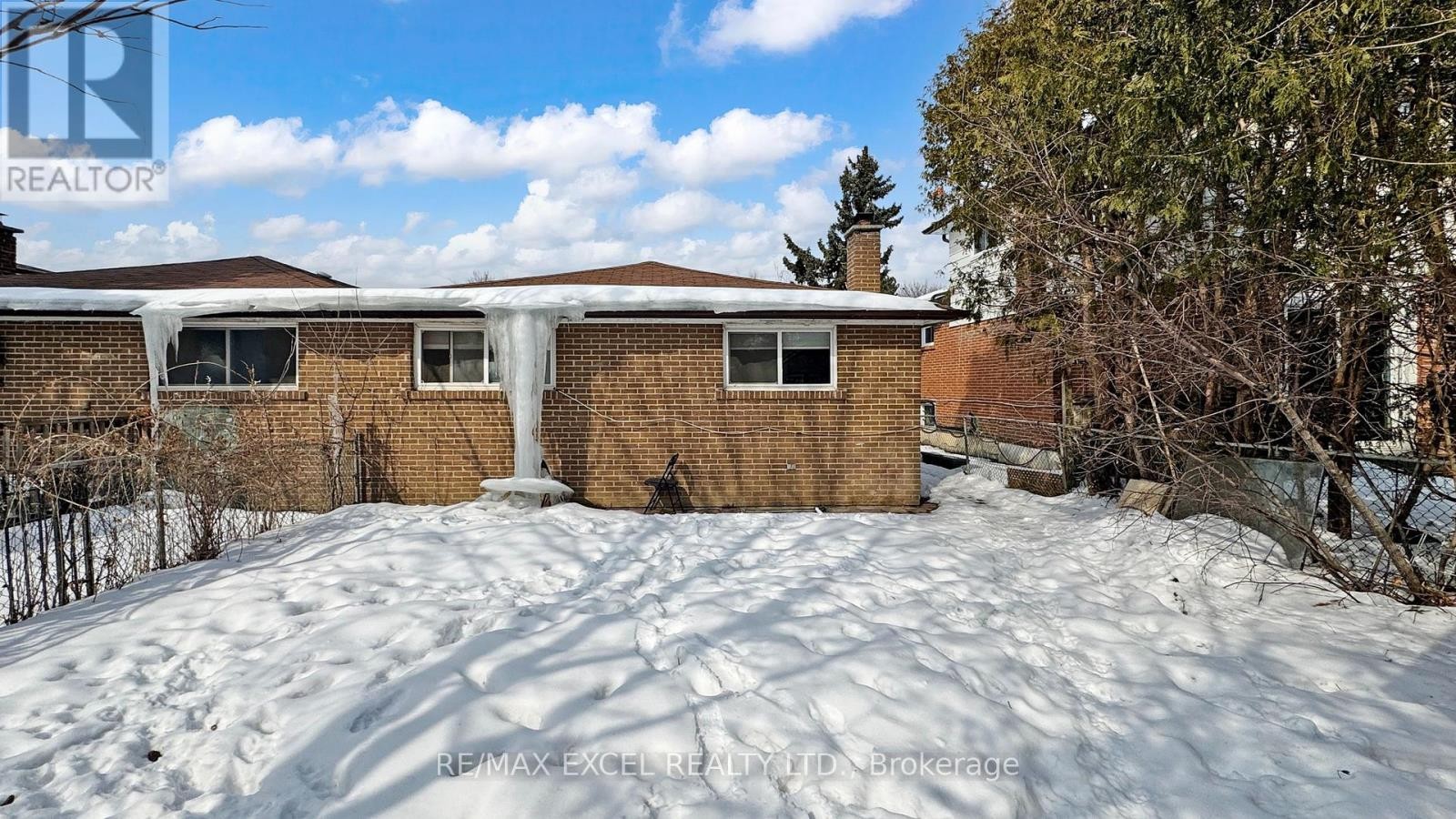 












19 CLANCY DRIVE

,
Toronto (Don Valley Village),




Ontario
M2J2V7

