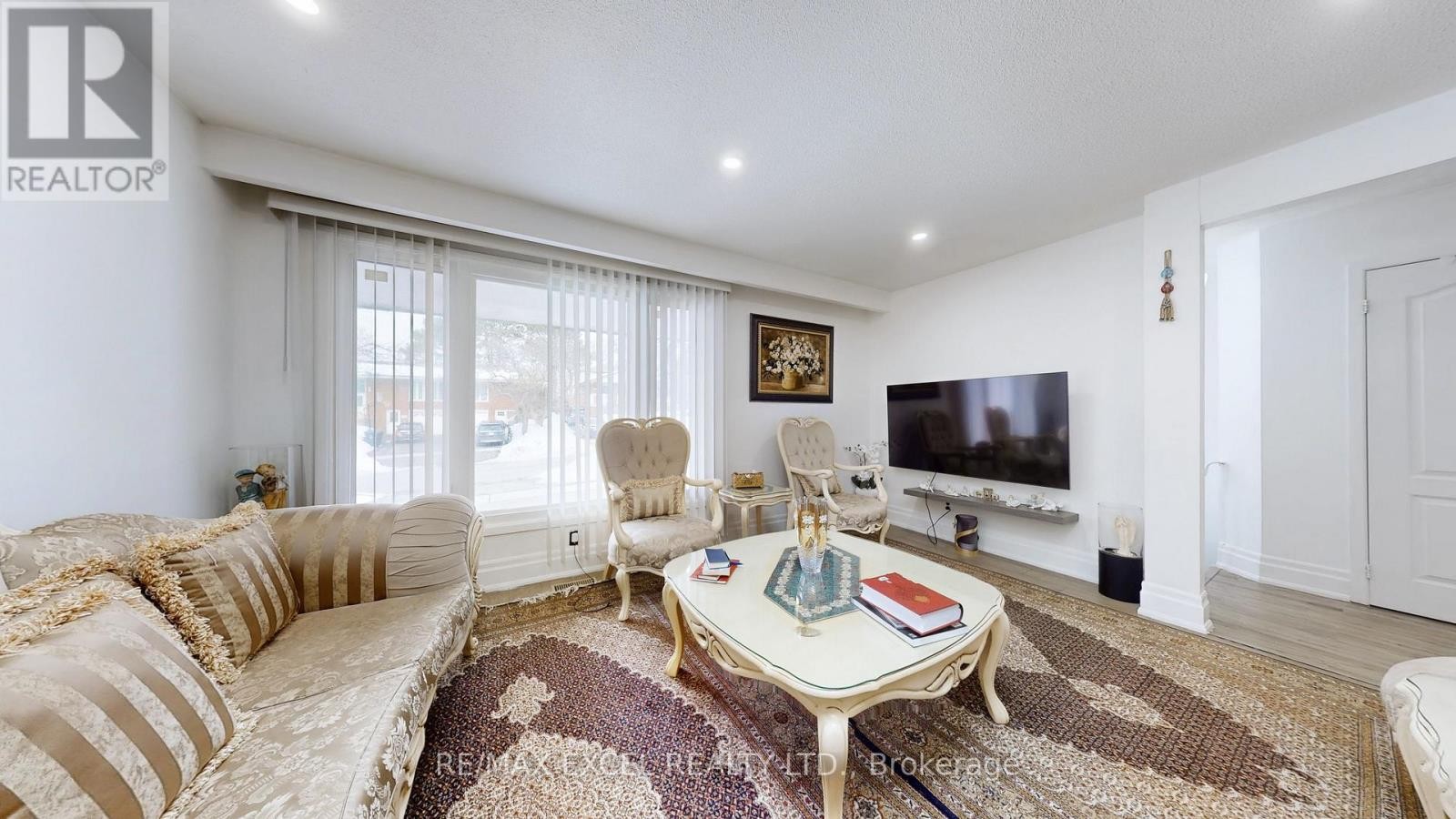












19 CLANCY DRIVE

,
Toronto (Don Valley Village),




Ontario
M2J2V7

