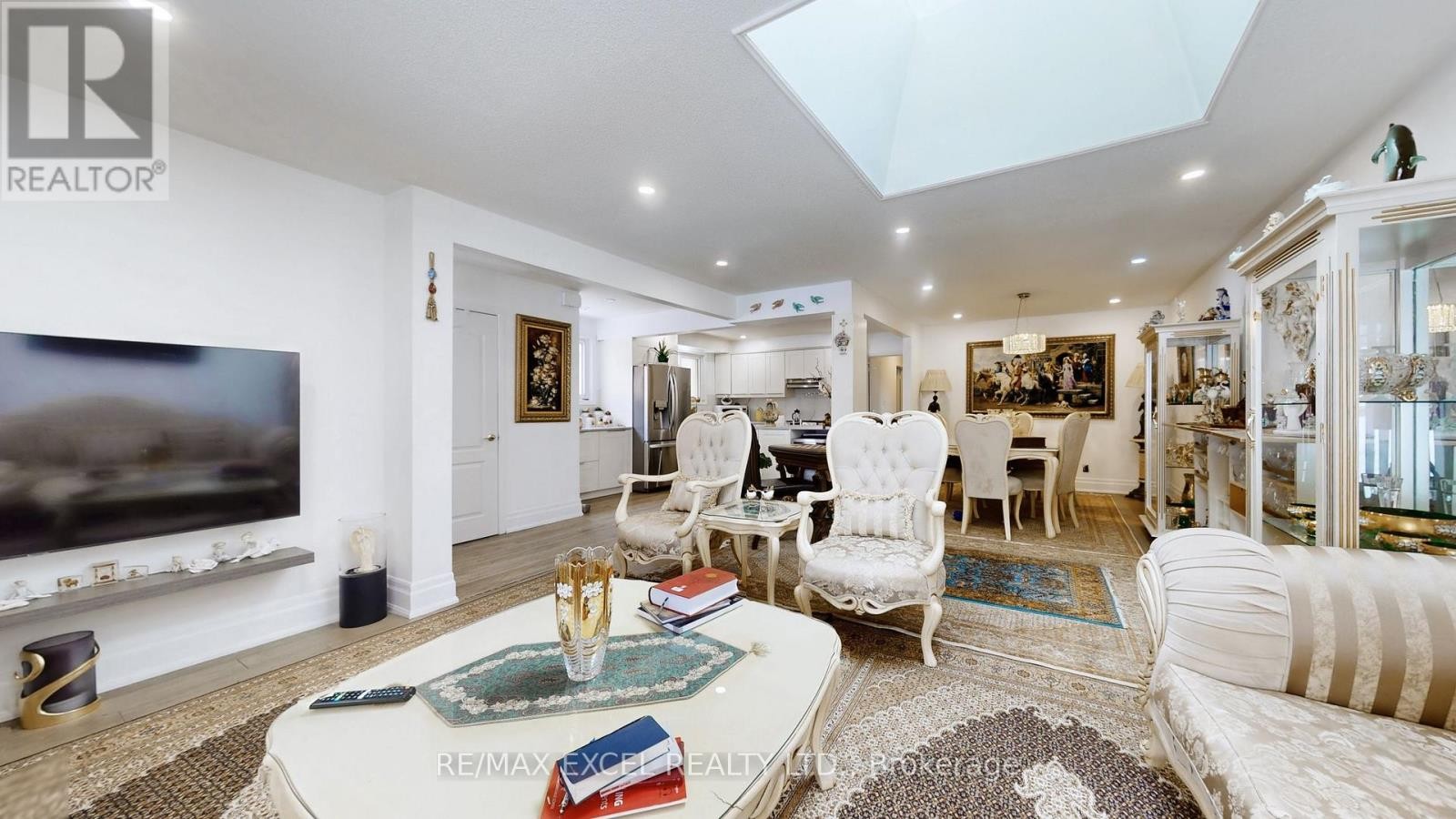 












19 CLANCY DRIVE

,
Toronto (Don Valley Village),




Ontario
M2J2V7

