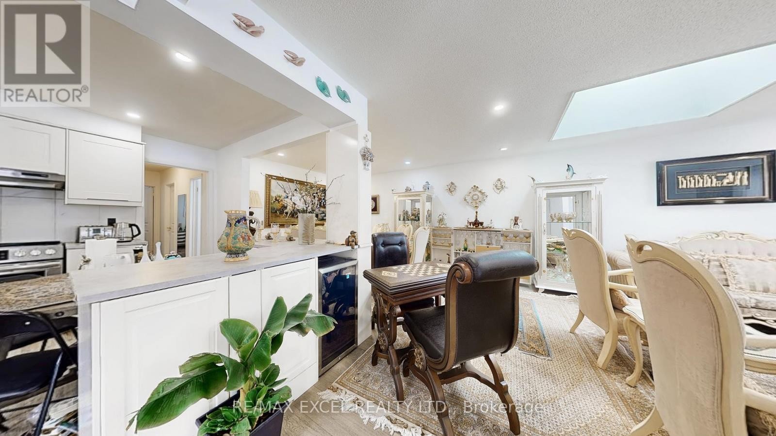 












19 CLANCY DRIVE

,
Toronto (Don Valley Village),




Ontario
M2J2V7

