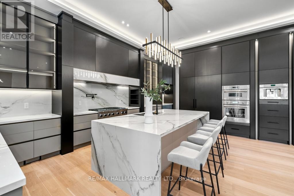 












215 NORTHWOOD DRIVE

,
Toronto (Newtonbrook East),




Ontario
M2M2K5

