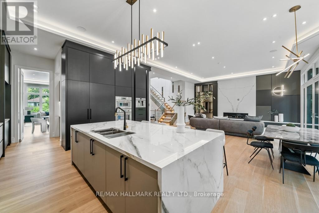 












215 NORTHWOOD DRIVE

,
Toronto (Newtonbrook East),




Ontario
M2M2K5

