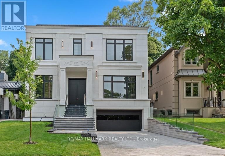 












215 NORTHWOOD DRIVE

,
Toronto (Newtonbrook East),




Ontario
M2M2K5

