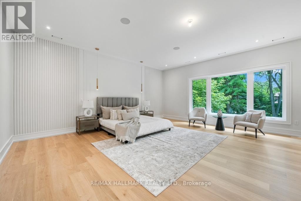 












215 NORTHWOOD DRIVE

,
Toronto (Newtonbrook East),




Ontario
M2M2K5

