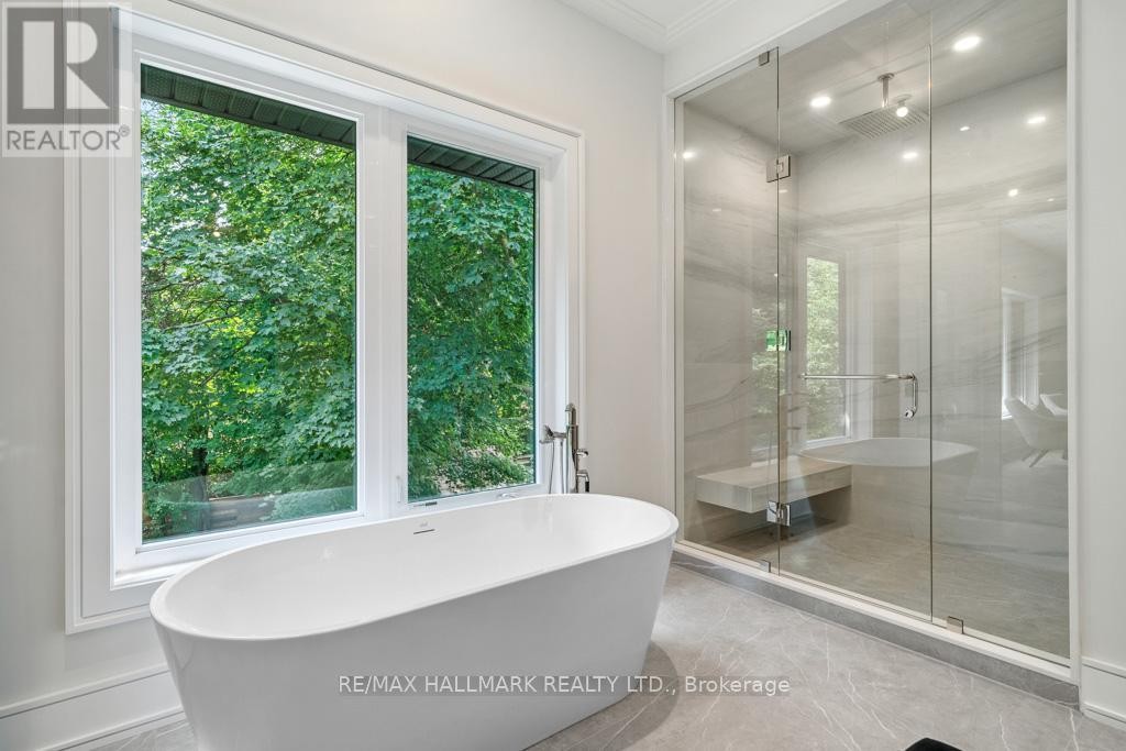 












215 NORTHWOOD DRIVE

,
Toronto (Newtonbrook East),




Ontario
M2M2K5

