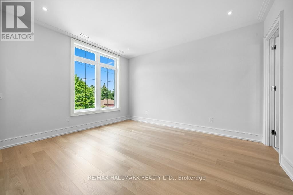 












215 NORTHWOOD DRIVE

,
Toronto (Newtonbrook East),




Ontario
M2M2K5

