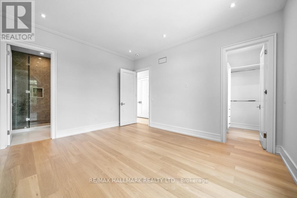 












215 NORTHWOOD DRIVE

,
Toronto (Newtonbrook East),




Ontario
M2M2K5


