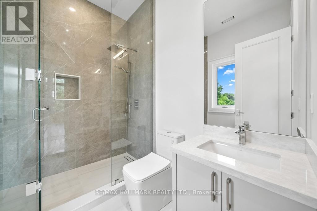 












215 NORTHWOOD DRIVE

,
Toronto (Newtonbrook East),




Ontario
M2M2K5

