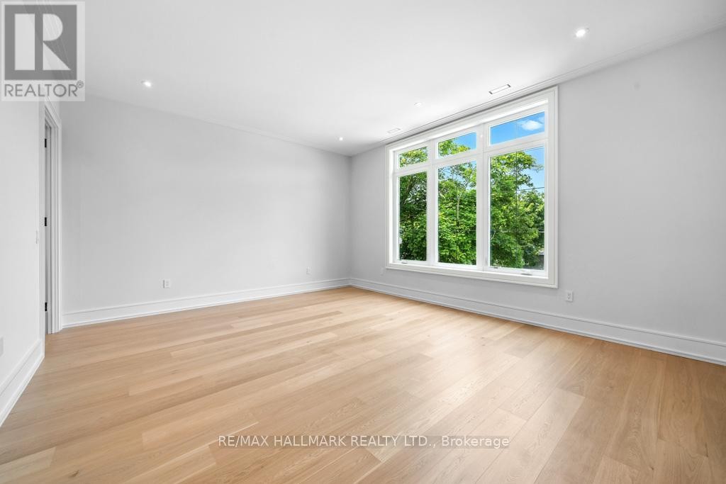 












215 NORTHWOOD DRIVE

,
Toronto (Newtonbrook East),




Ontario
M2M2K5

