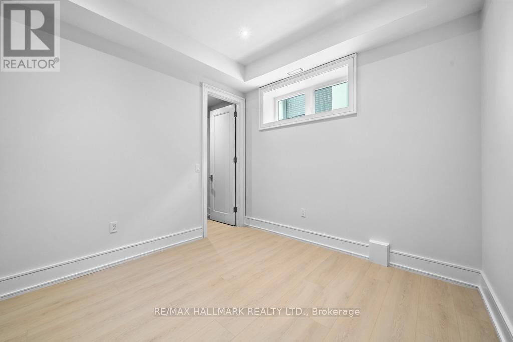 












215 NORTHWOOD DRIVE

,
Toronto (Newtonbrook East),




Ontario
M2M2K5

