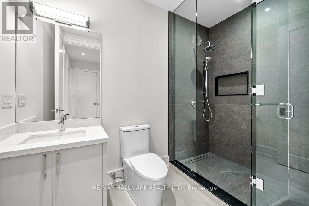 












215 NORTHWOOD DRIVE

,
Toronto (Newtonbrook East),




Ontario
M2M2K5

