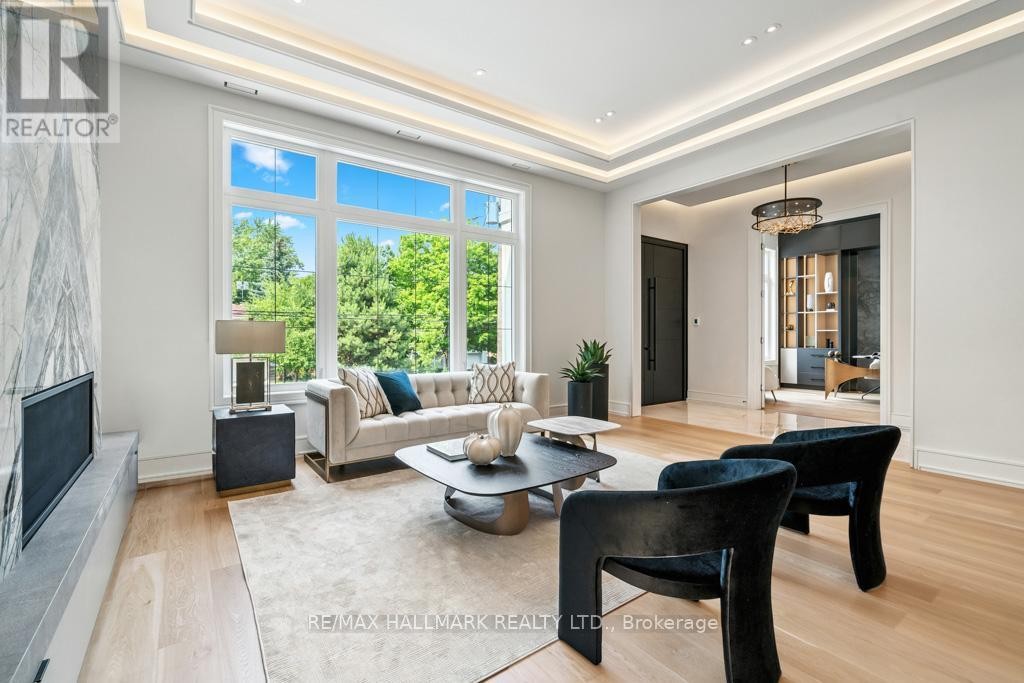 












215 NORTHWOOD DRIVE

,
Toronto (Newtonbrook East),




Ontario
M2M2K5

