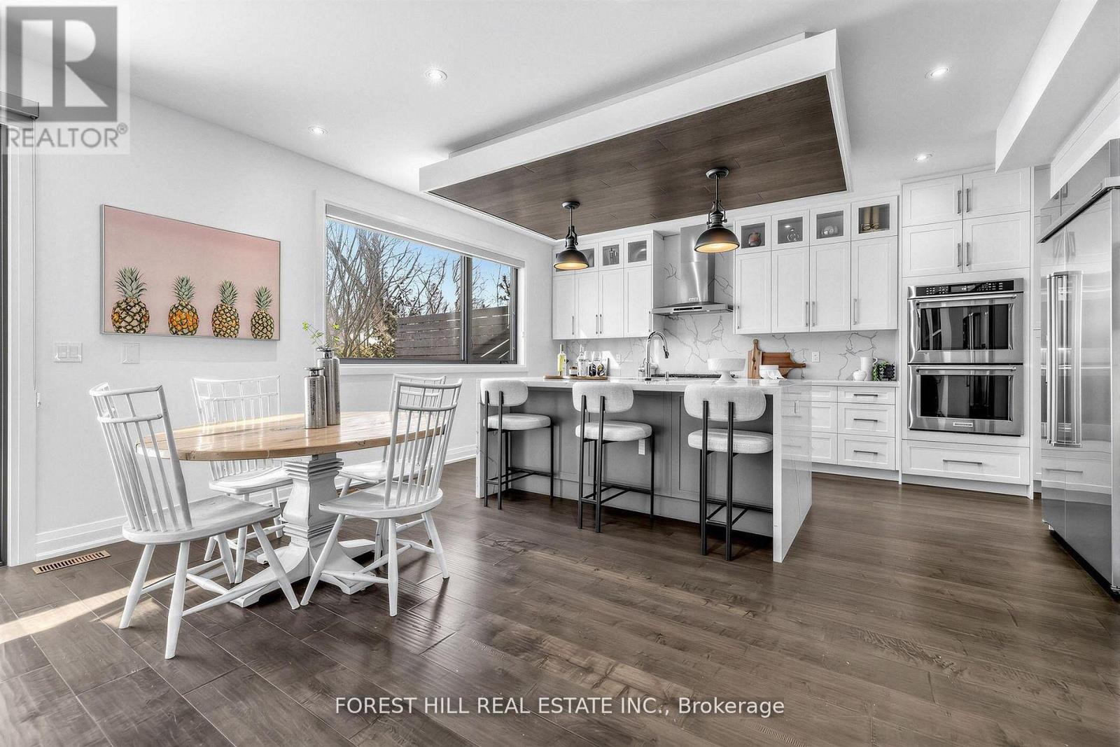 












41 INVERMAY AVENUE

,
Toronto (Clanton Park),




Ontario
M3H1Z1

