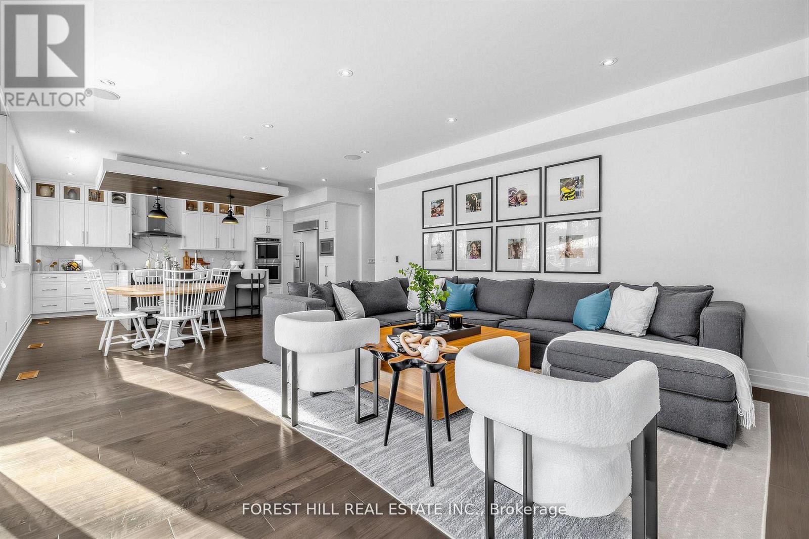 












41 INVERMAY AVENUE

,
Toronto (Clanton Park),




Ontario
M3H1Z1

