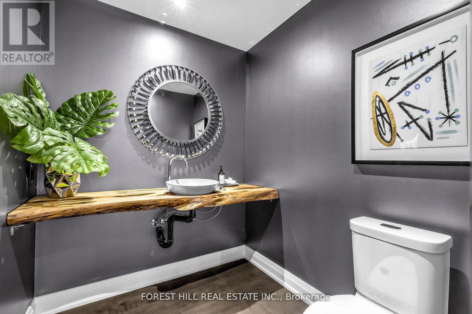 












41 INVERMAY AVENUE

,
Toronto (Clanton Park),




Ontario
M3H1Z1

