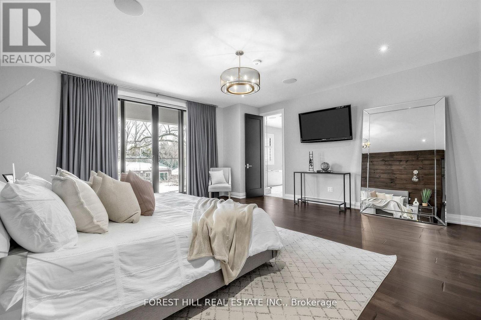 












41 INVERMAY AVENUE

,
Toronto (Clanton Park),




Ontario
M3H1Z1

