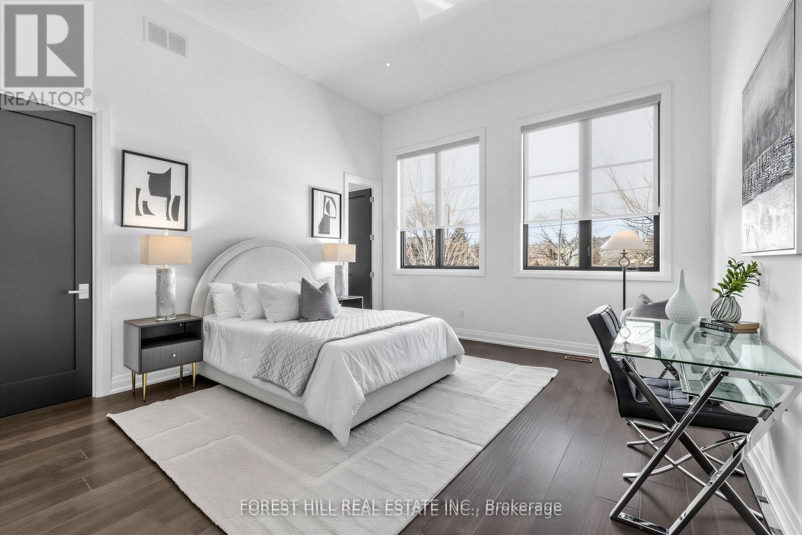 












41 INVERMAY AVENUE

,
Toronto (Clanton Park),




Ontario
M3H1Z1

